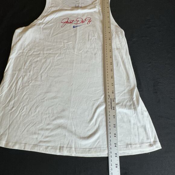 Nike White “Just Do It” Tank Top Size Medium - Picture 6 of 7